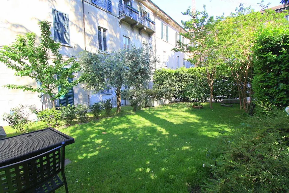 La Locanda Dell'Architetto Bed & Breakfast Como 0*,  Italy
